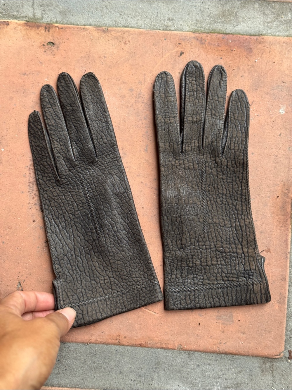 Women's Vtg Textured Brown Leather Gloves